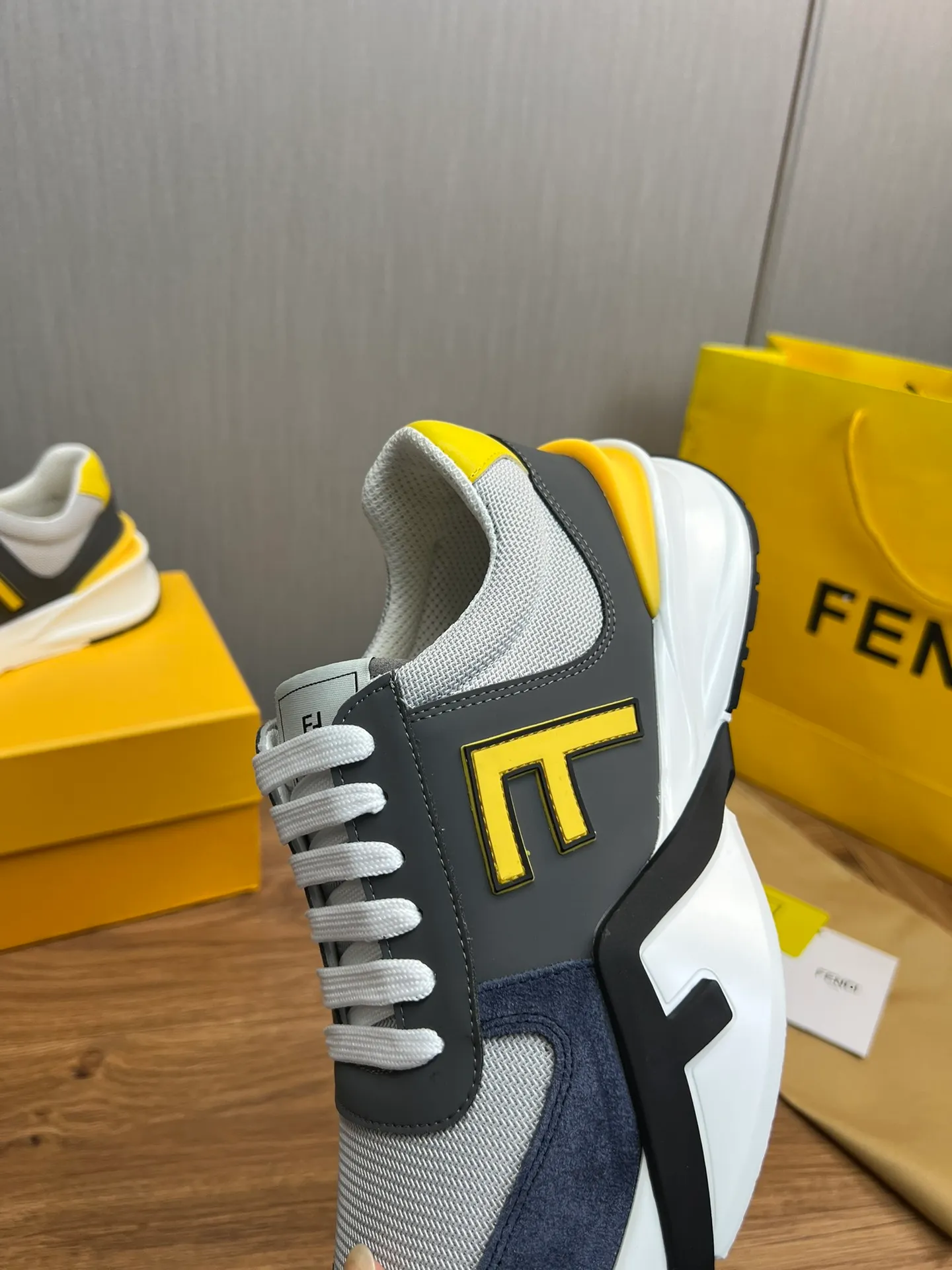 Men's shoes 💰520💰 Fendi [Fendi] hot style is on the market 🔥Fashionable casual men's shoes 🔱 Made of original cowhide + breathable mesh lining + sheepskin feet, perfect shape, top quality, you deserve it 🔜Original outsole, ultra-light, non-slip and wear-resistant 👣 Standard size 38-44 (customized in 45)